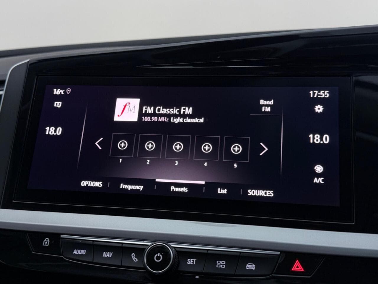 Vauxhall Grandland thumbnail Infotainment System