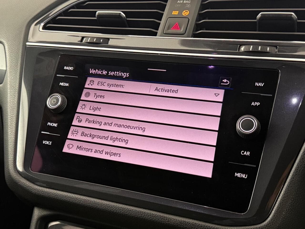 Volkswagen Tiguan Allspace thumbnail Infotainment System