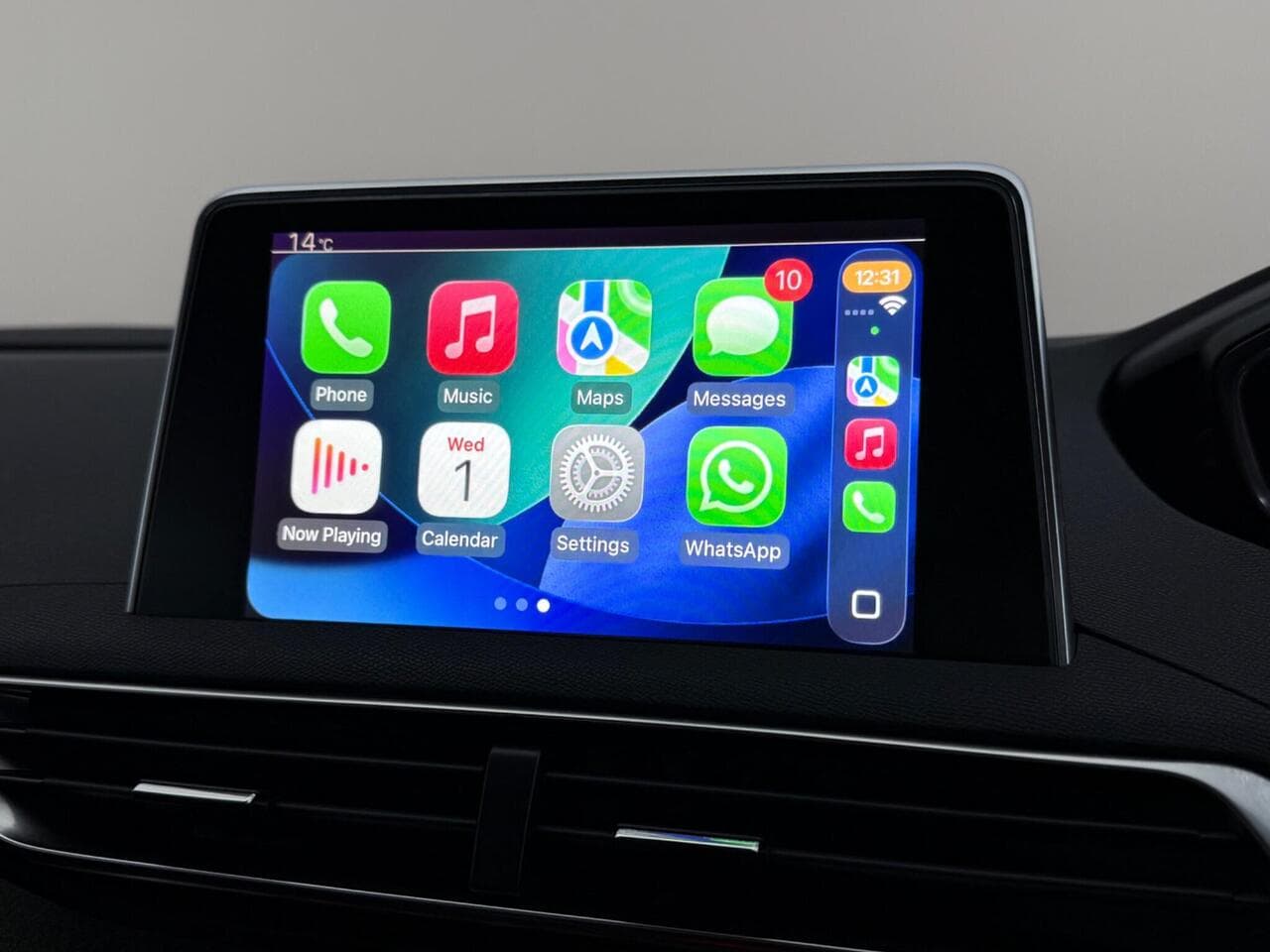 Peugeot 5008 thumbnail Infotainment System