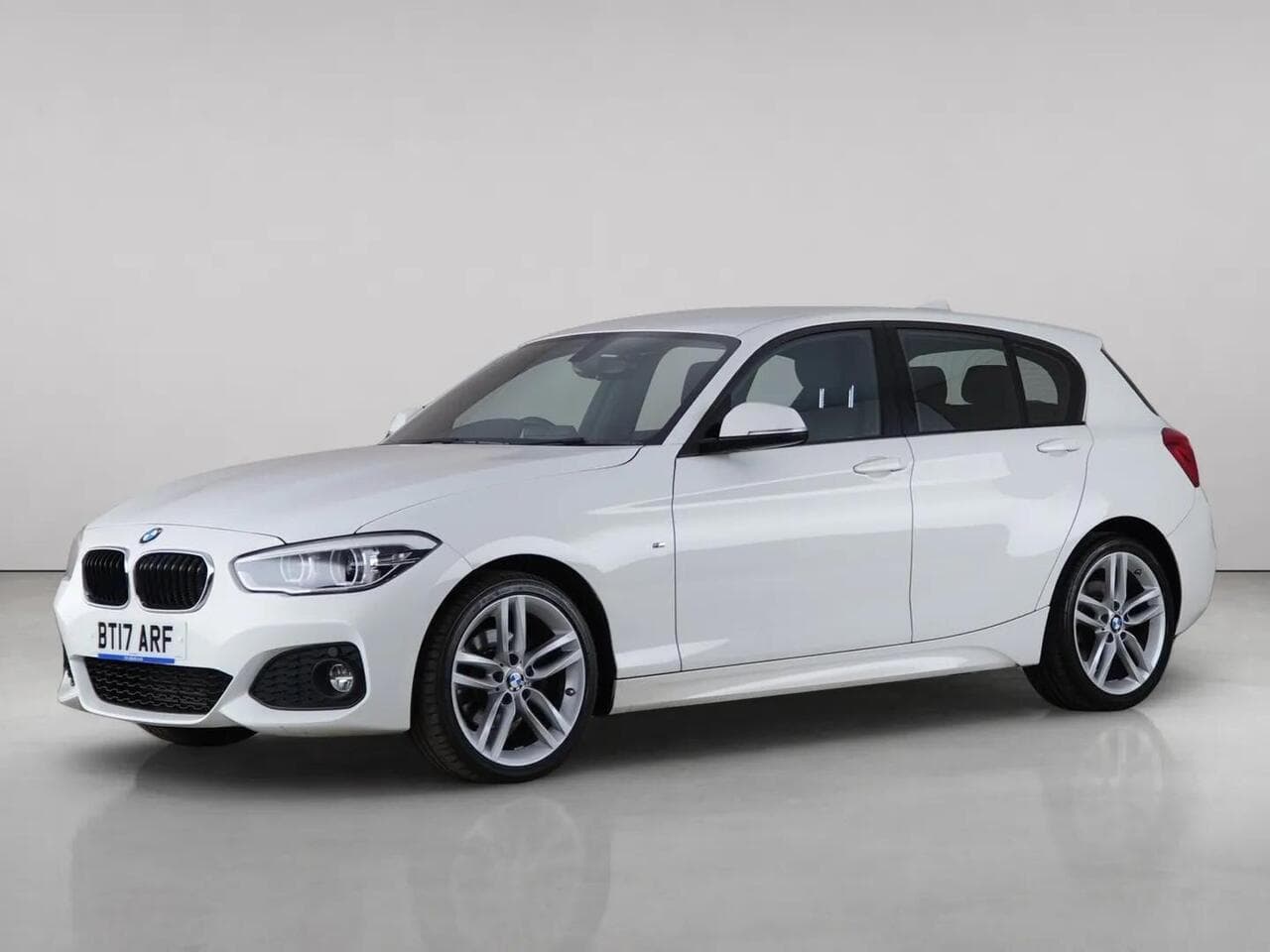 BMW 1 Series thumbnail Front Left