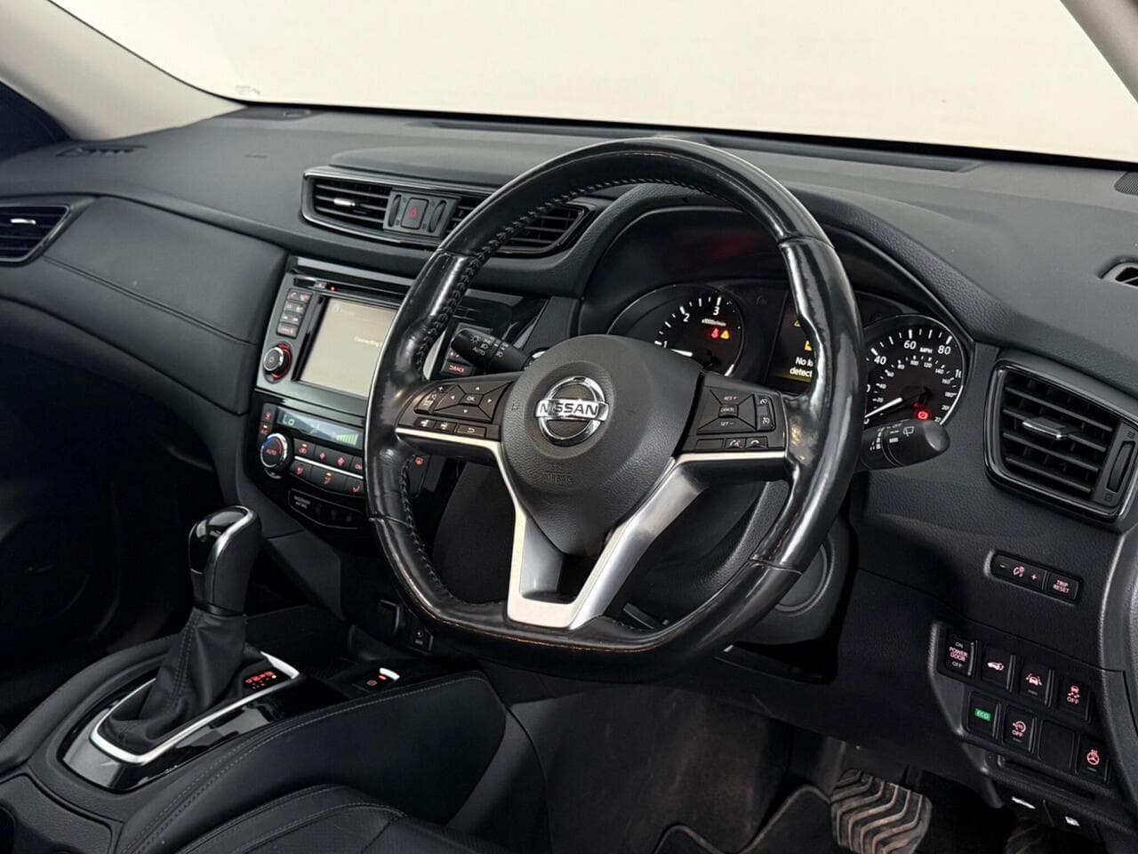 Nissan X-Trail thumbnail Interior Front