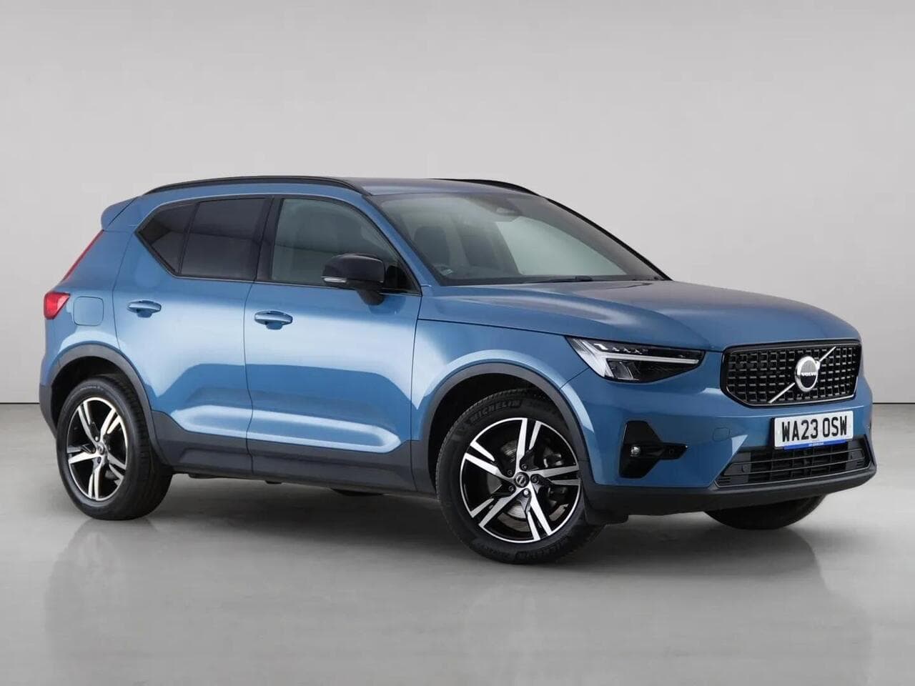 Volvo XC40 - Volvo XC40 2.0 B4 MHEV Plus DCT Auto AWD Euro 6 (s/s) 5dr