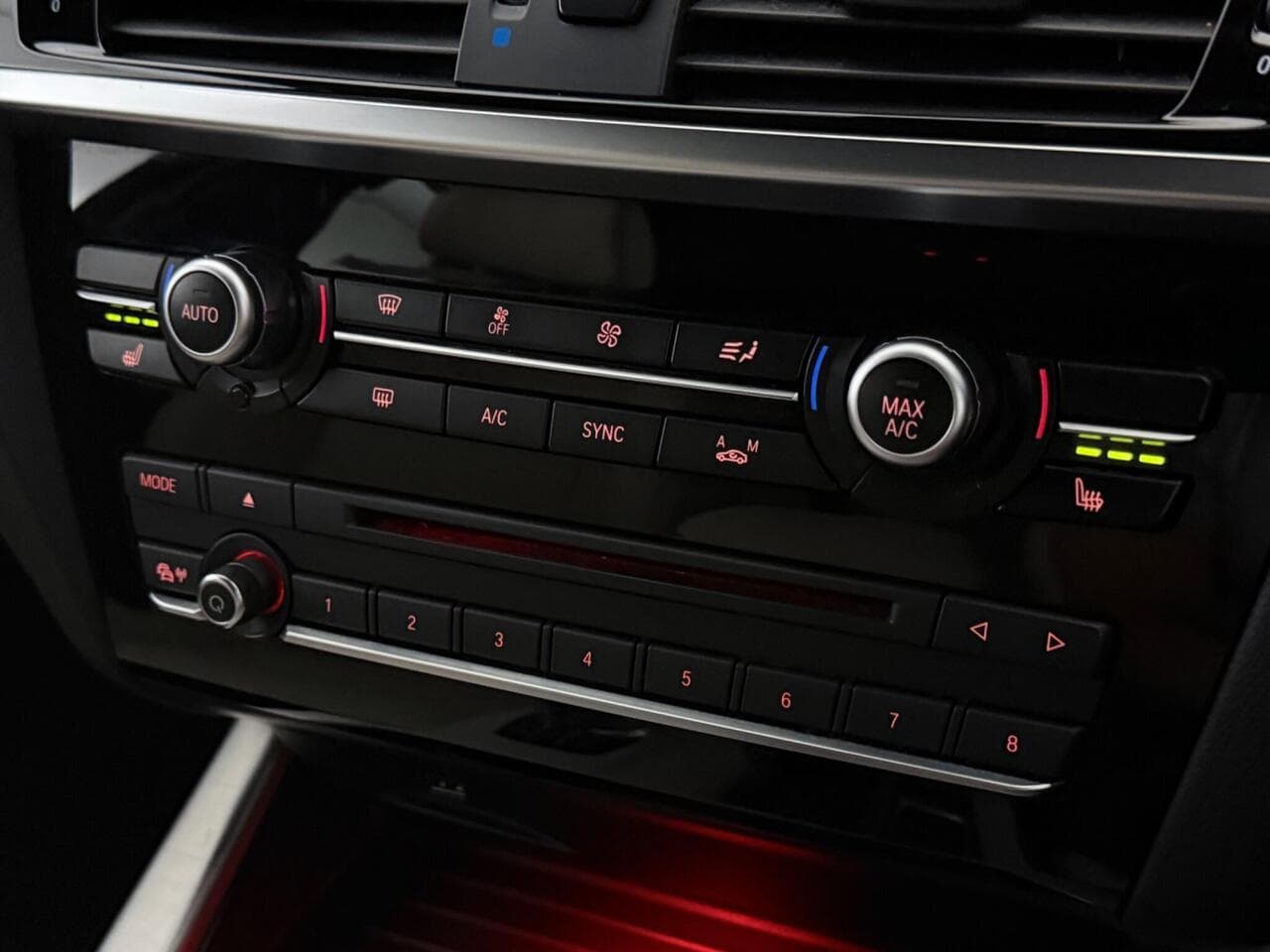 BMW X4 thumbnail Infotainment System