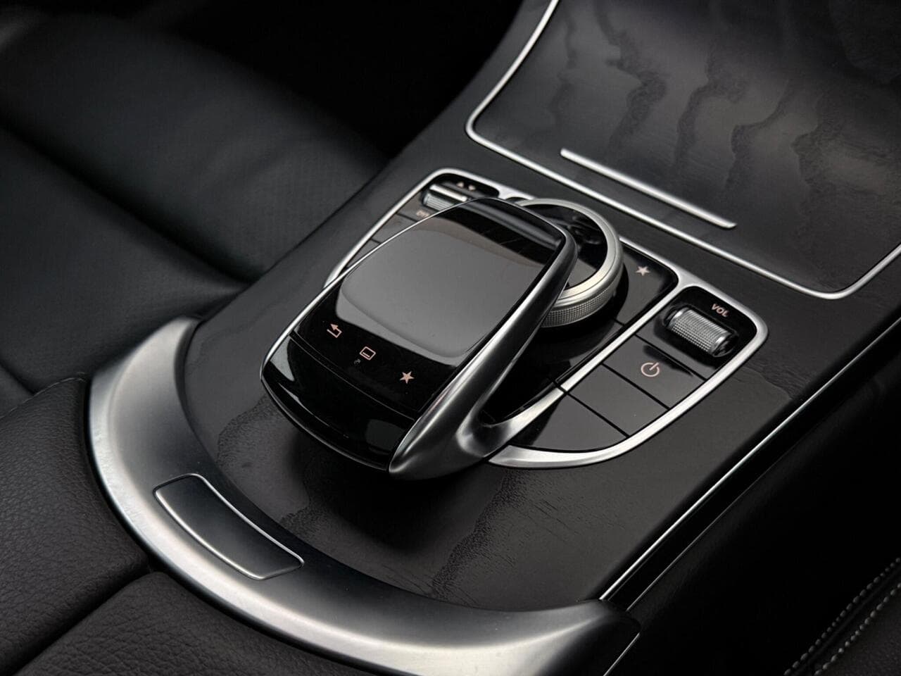 Mercedes-Benz C Class thumbnail Interior Front