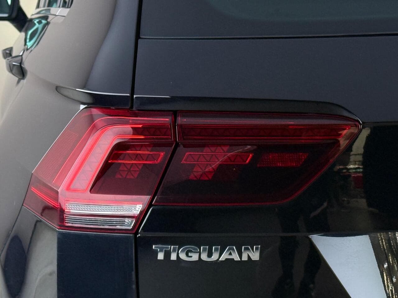 Volkswagen Tiguan thumbnail Lights Rear