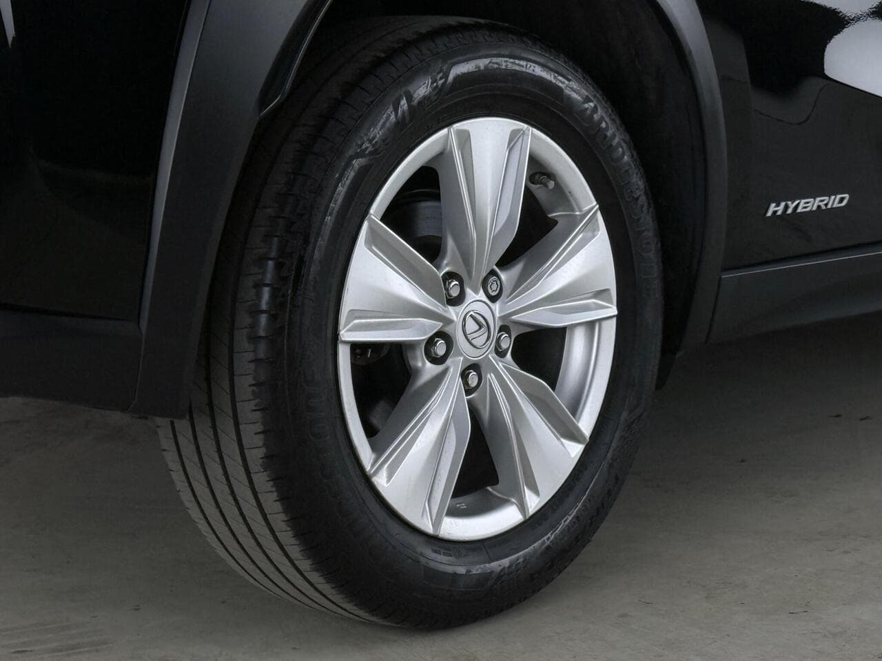 Lexus UX thumbnail Wheel