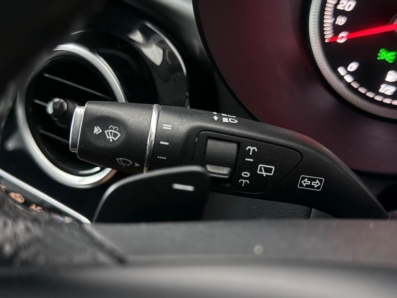 Mercedes-Benz GLC thumbnail Misc Controls