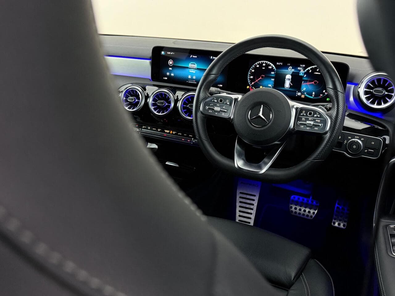 Mercedes-Benz CLA thumbnail Steering Wheel