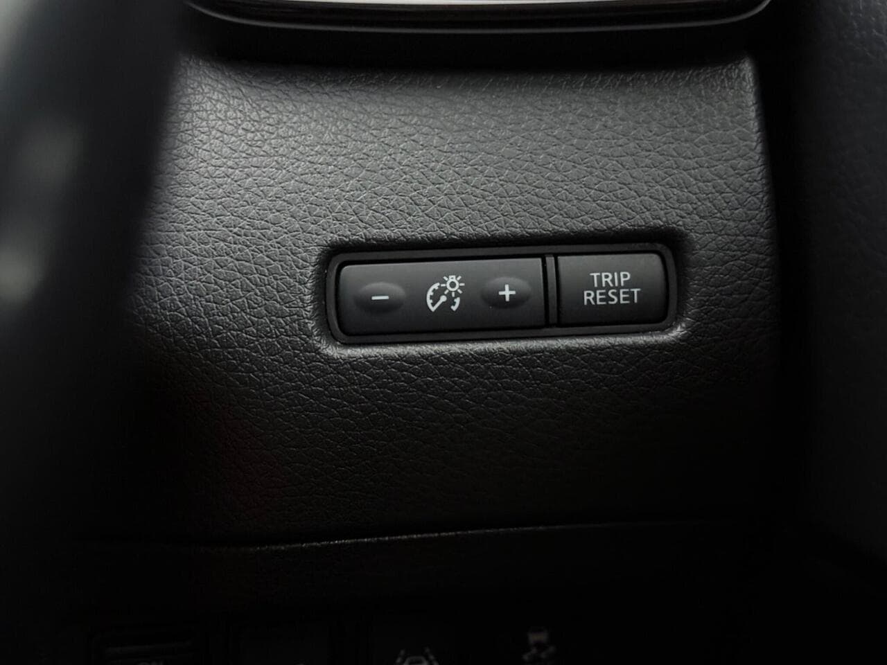 Nissan X-Trail thumbnail Misc Controls