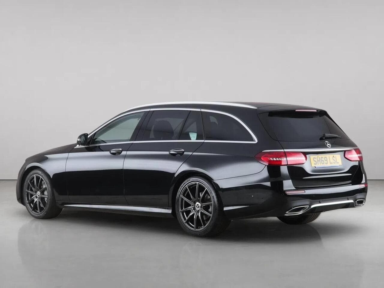 Mercedes-Benz E Class thumbnail Rear Left