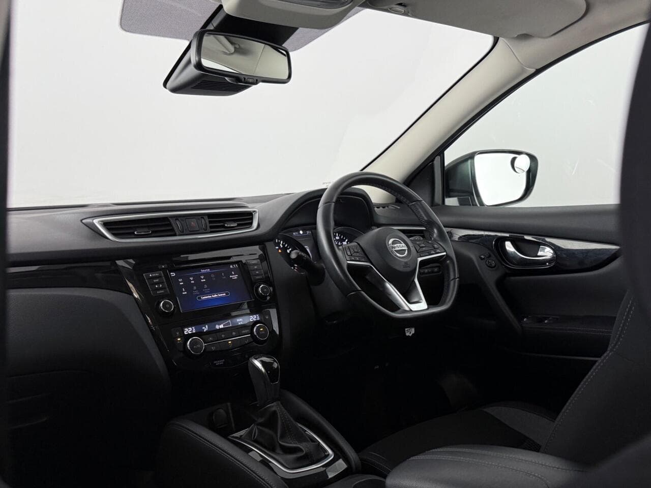 Nissan Qashqai thumbnail Interior Front