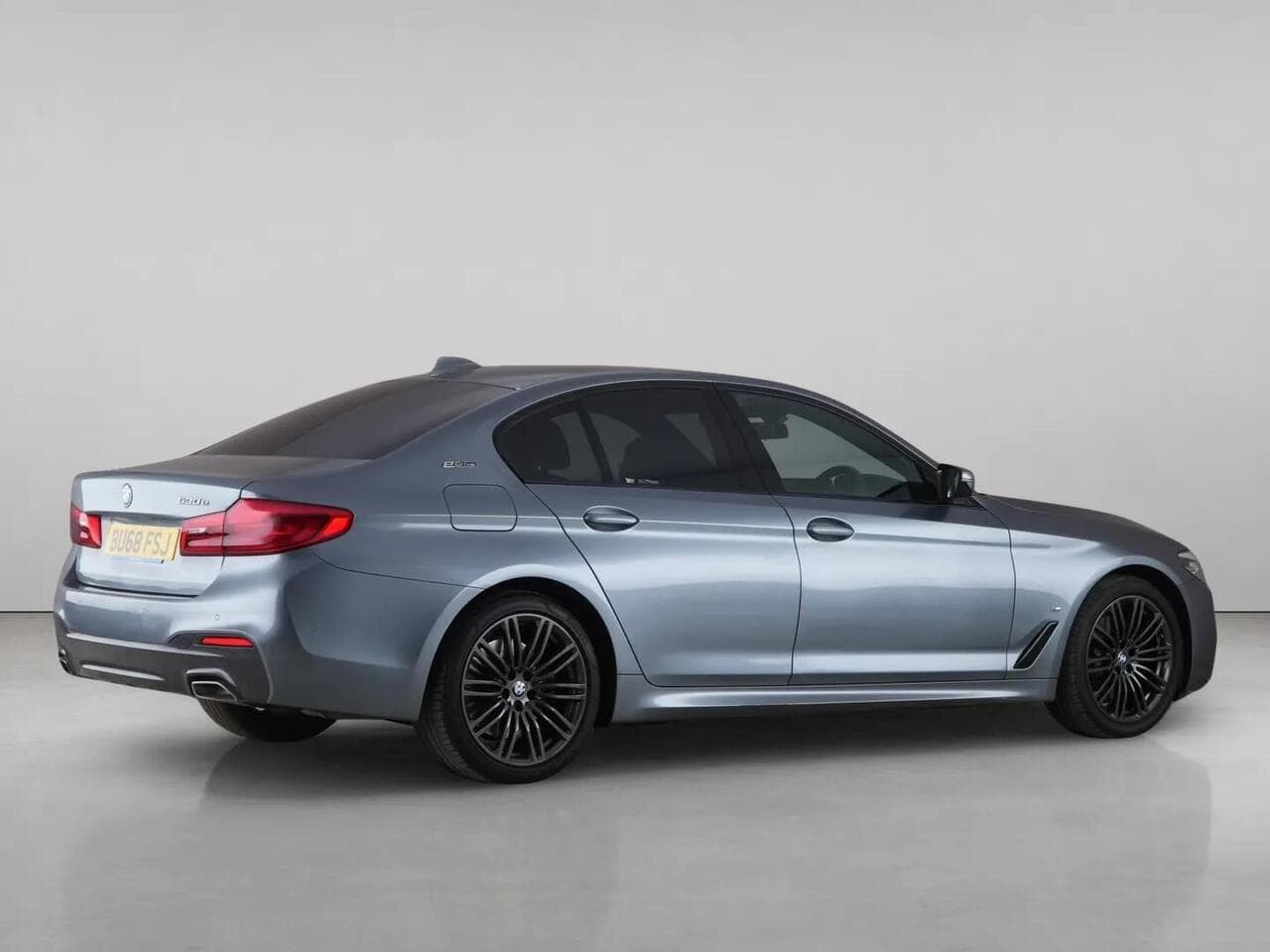 BMW 5 Series thumbnail Side Right