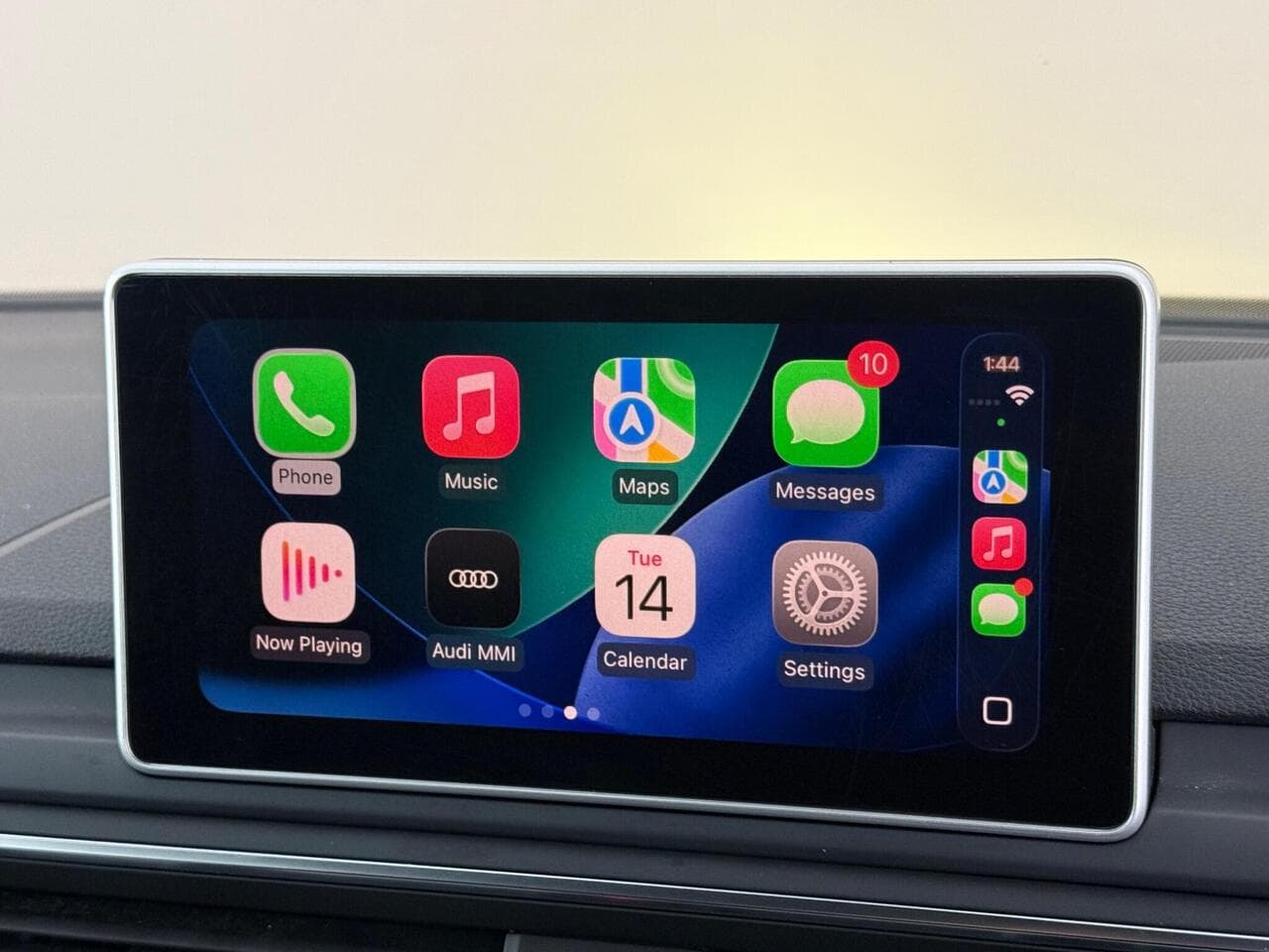 Audi A4 Avant thumbnail Infotainment System