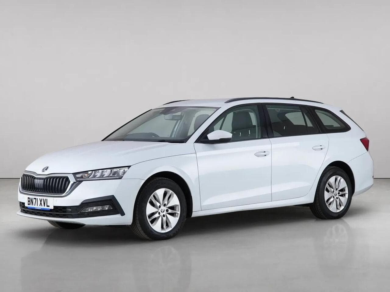Skoda Octavia thumbnail Front Left