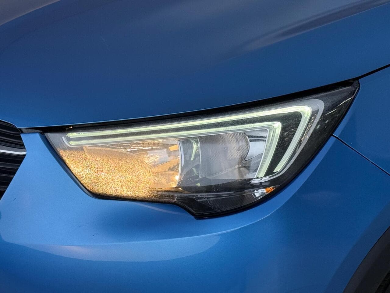 Vauxhall Crossland X thumbnail Lights Front