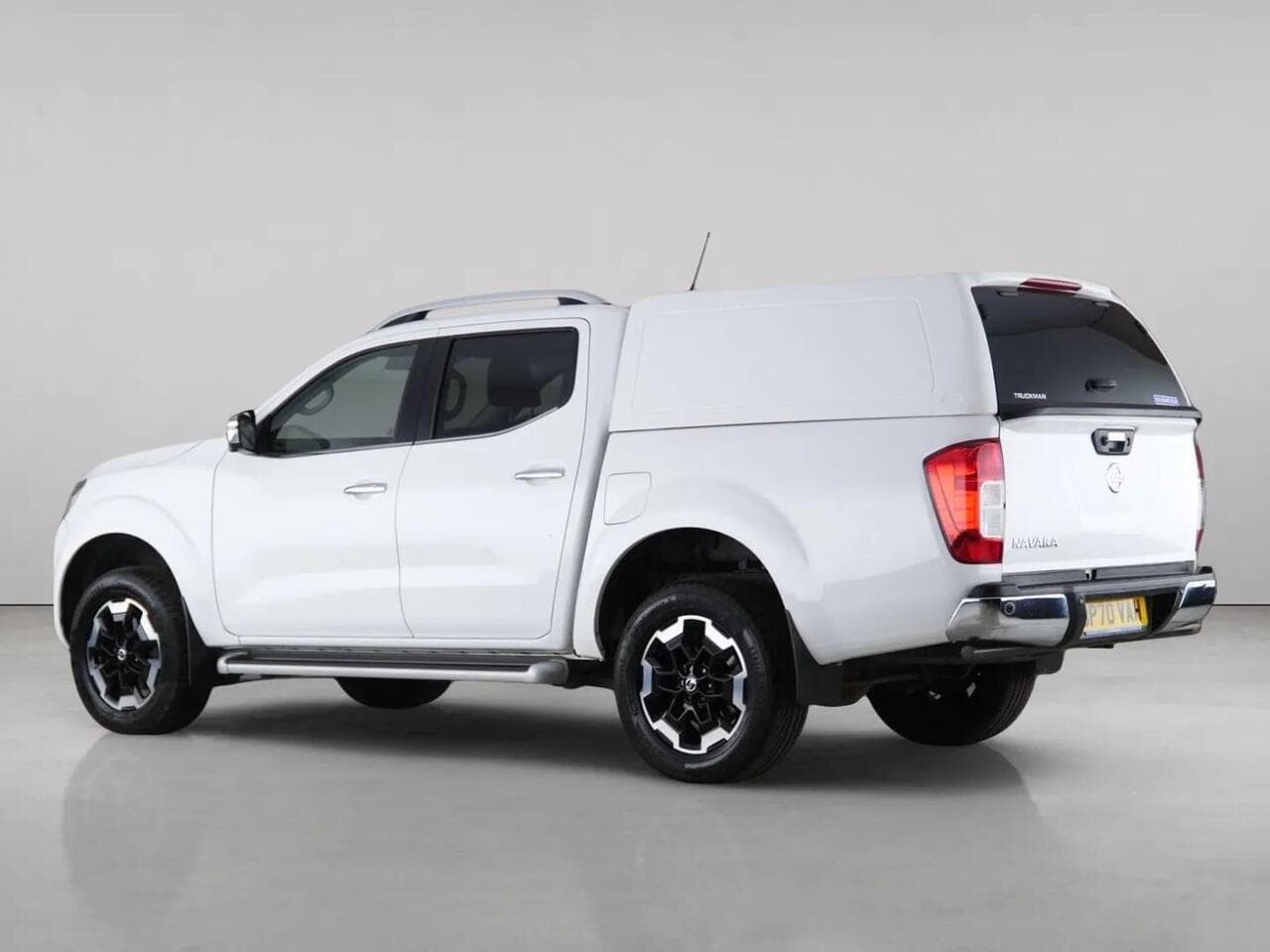 Nissan Navara thumbnail Rear Left