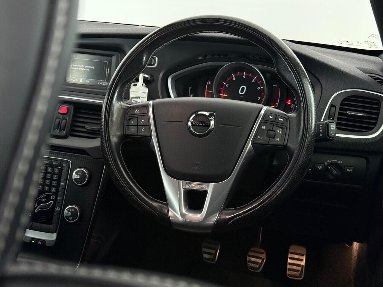 Volvo V40 thumbnail Steering Wheel
