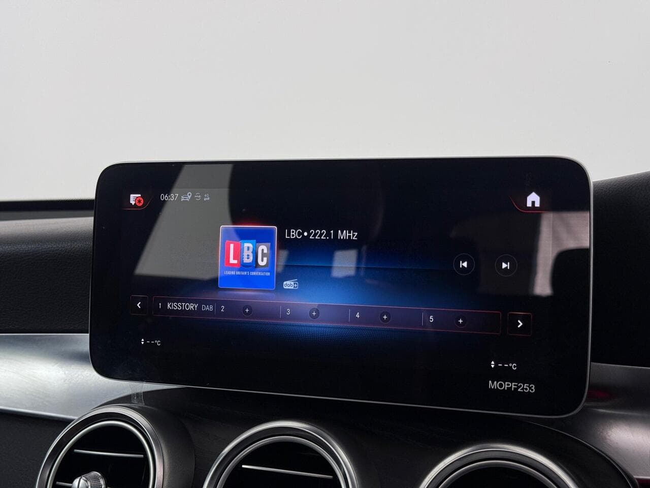 Mercedes-Benz GLC thumbnail Infotainment System