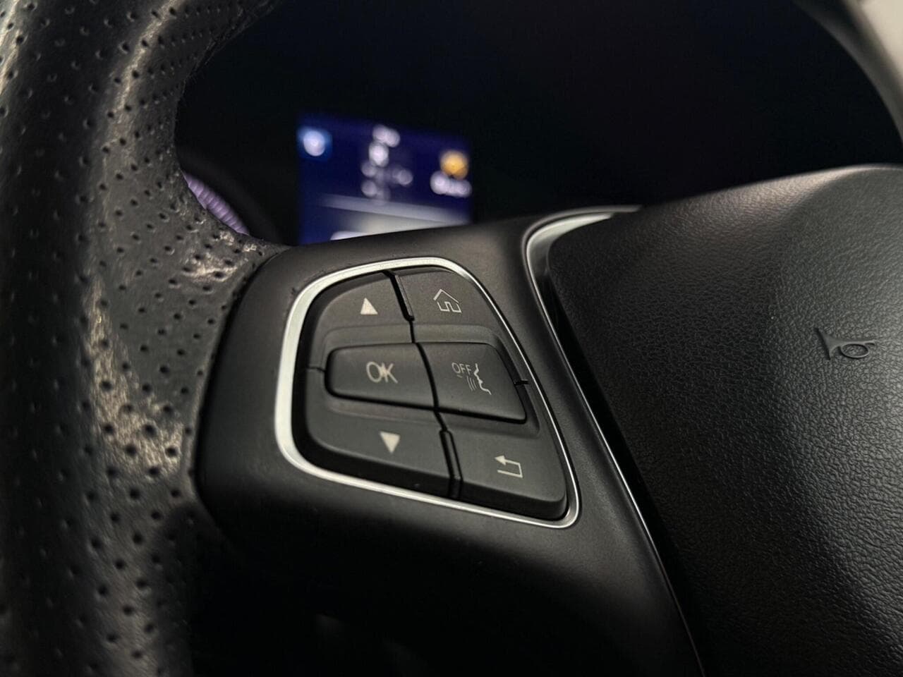 Mercedes-Benz GLC thumbnail Misc Controls