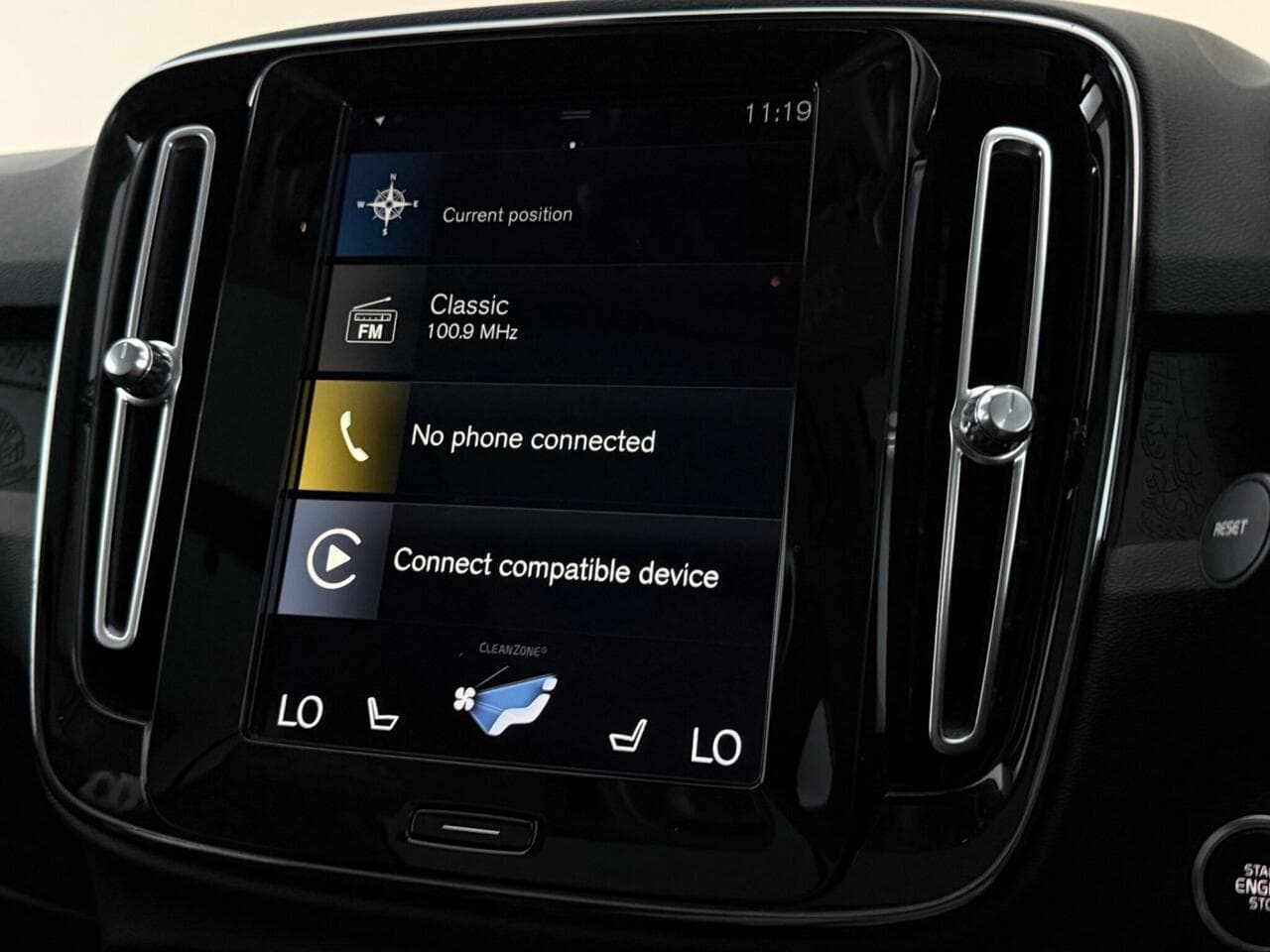 Volvo XC40 thumbnail Infotainment System
