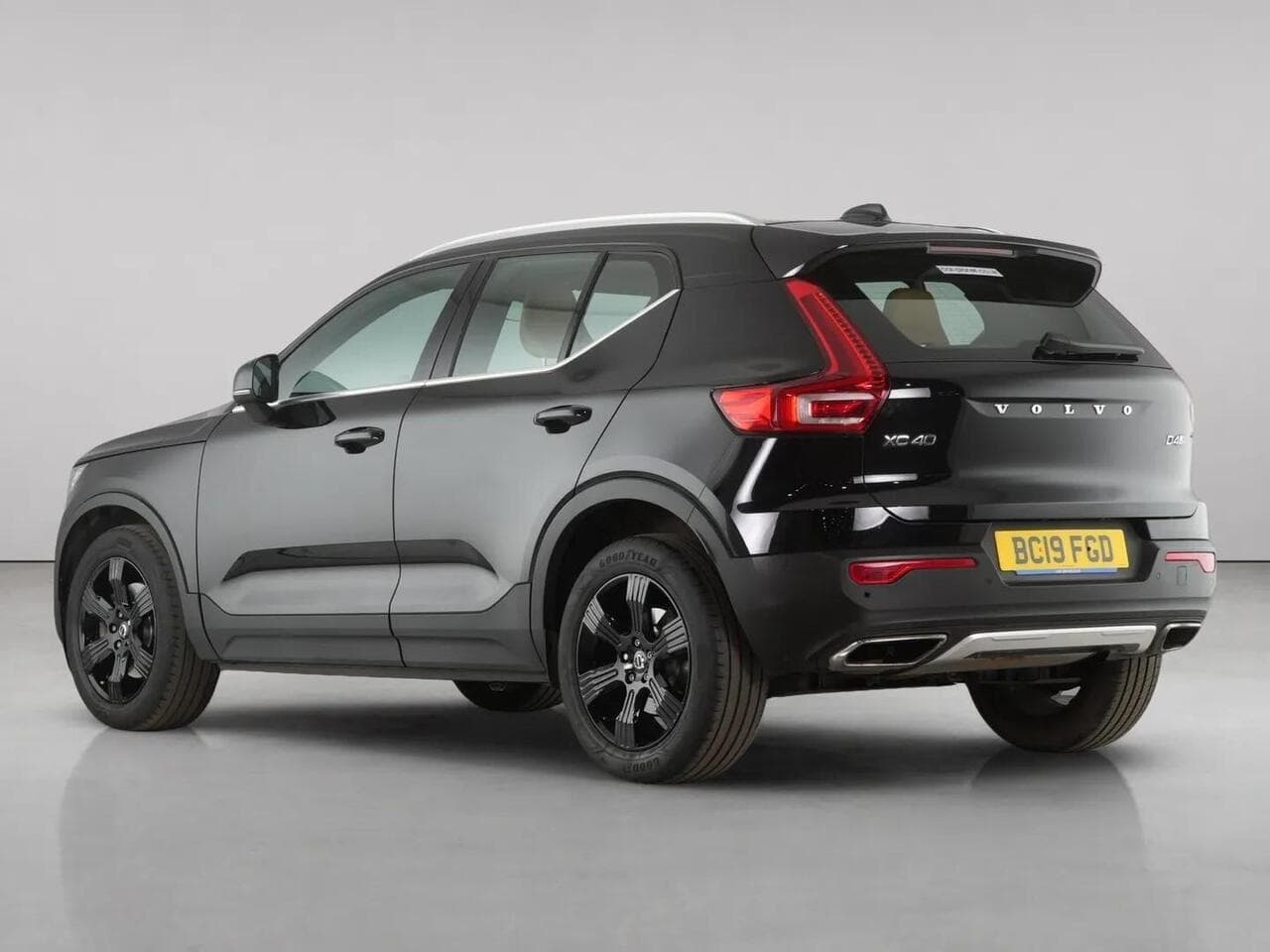 Volvo XC40 thumbnail Rear Left