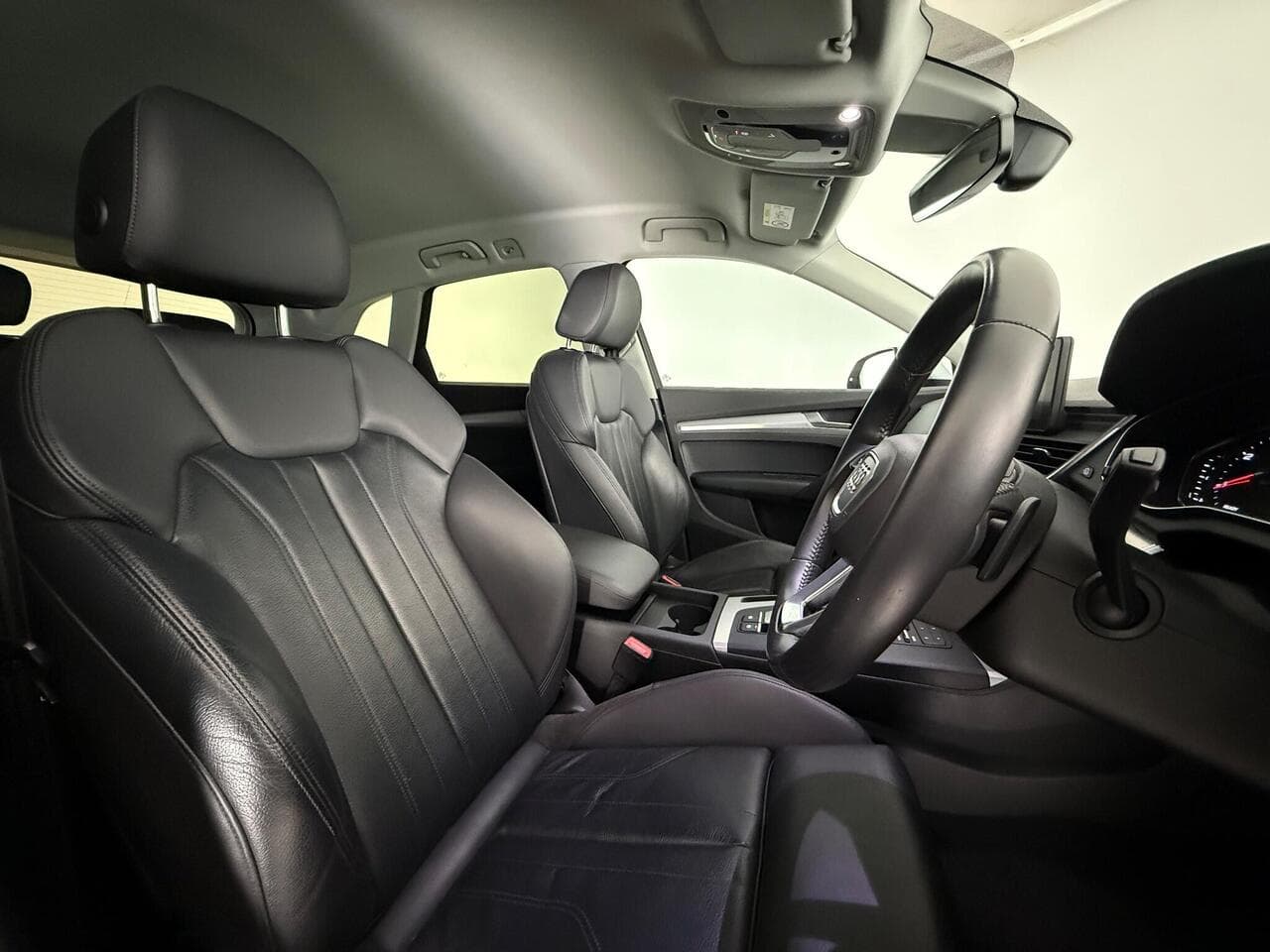Audi Q5 thumbnail Seat Driver