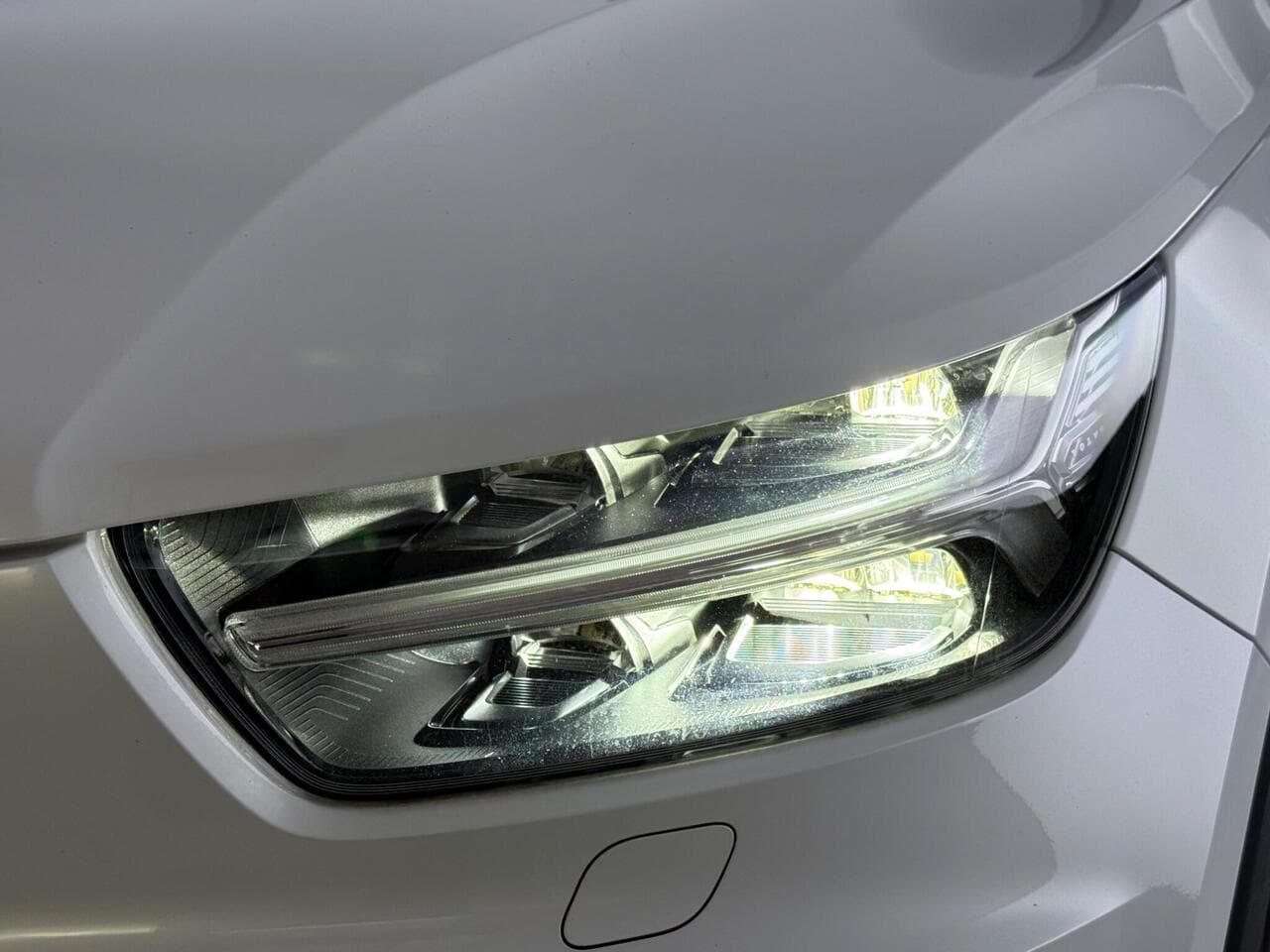 Volvo XC40 thumbnail Lights Front