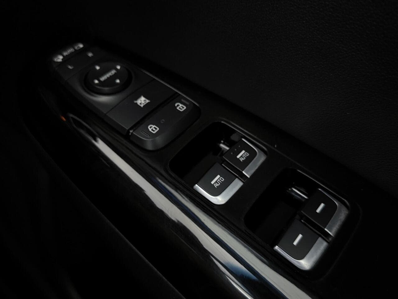 Kia Sportage thumbnail Misc Controls