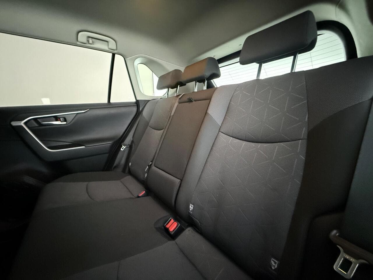 Toyota RAV4 thumbnail Seats Rear