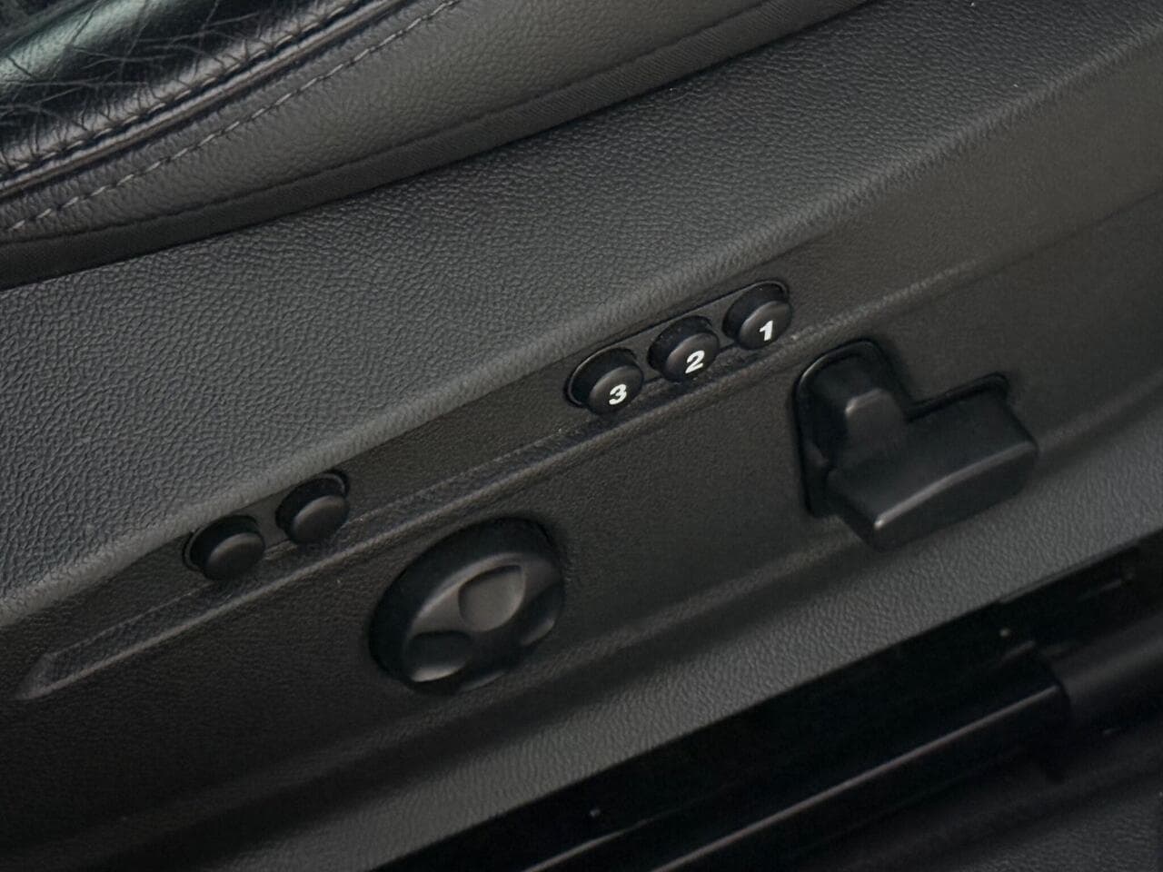 Alfa Romeo Giulia thumbnail Misc Controls