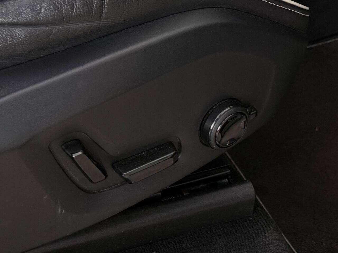 Volvo XC90 thumbnail Misc Controls
