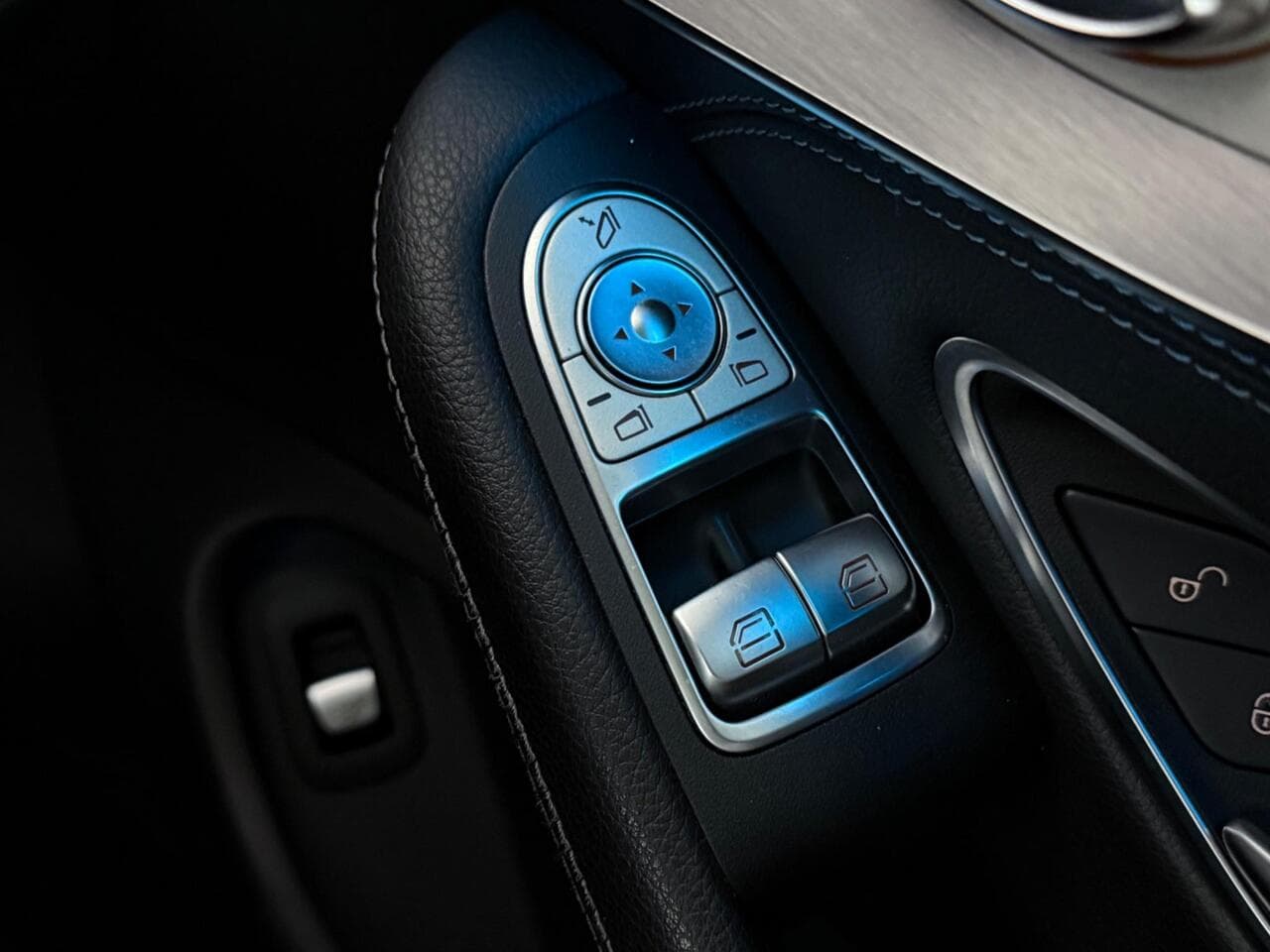 Mercedes-Benz C Class thumbnail Misc Controls