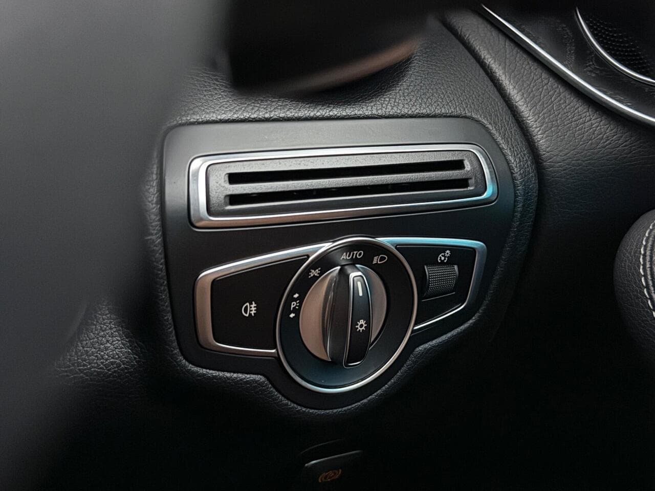Mercedes-Benz GLC thumbnail Misc Controls