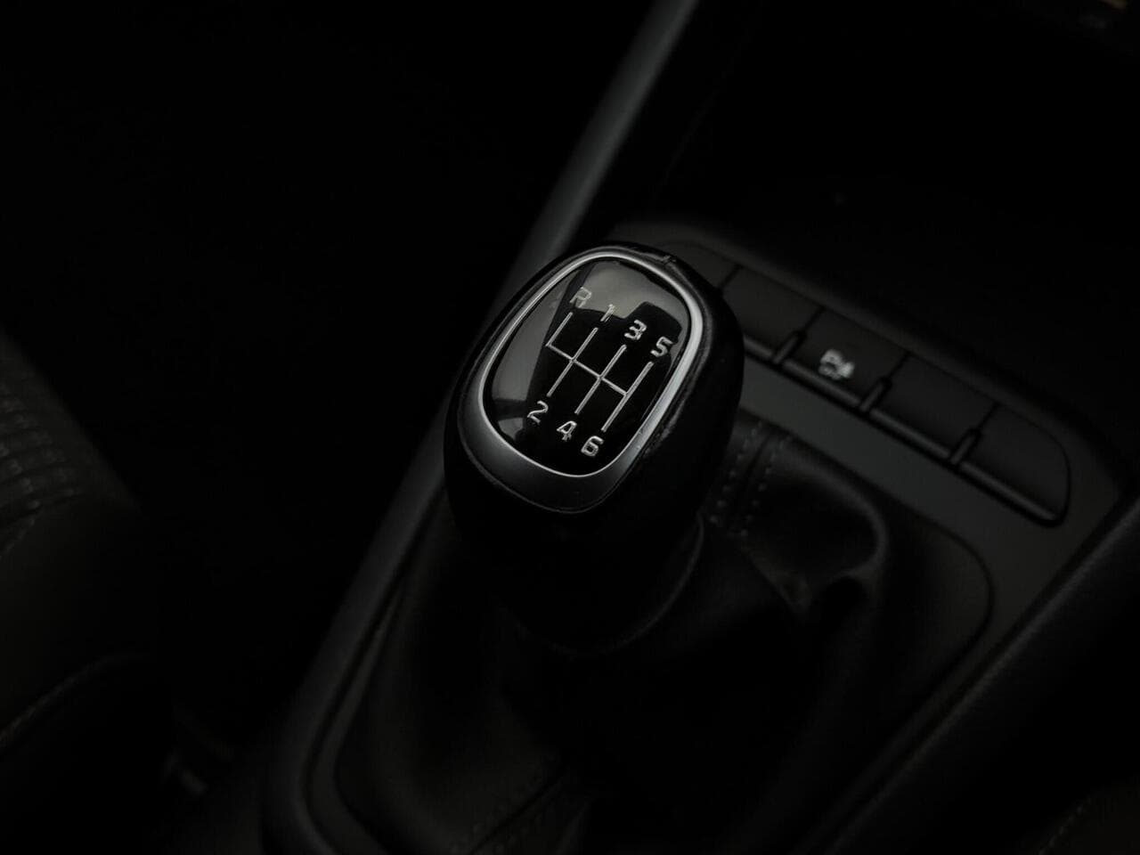 Kia Stonic thumbnail Misc Controls