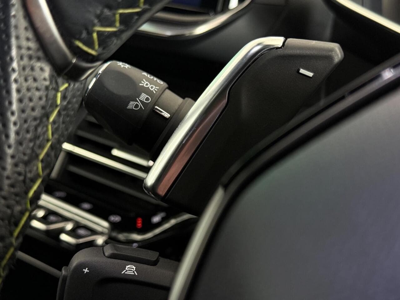 Peugeot 208 thumbnail Misc Controls