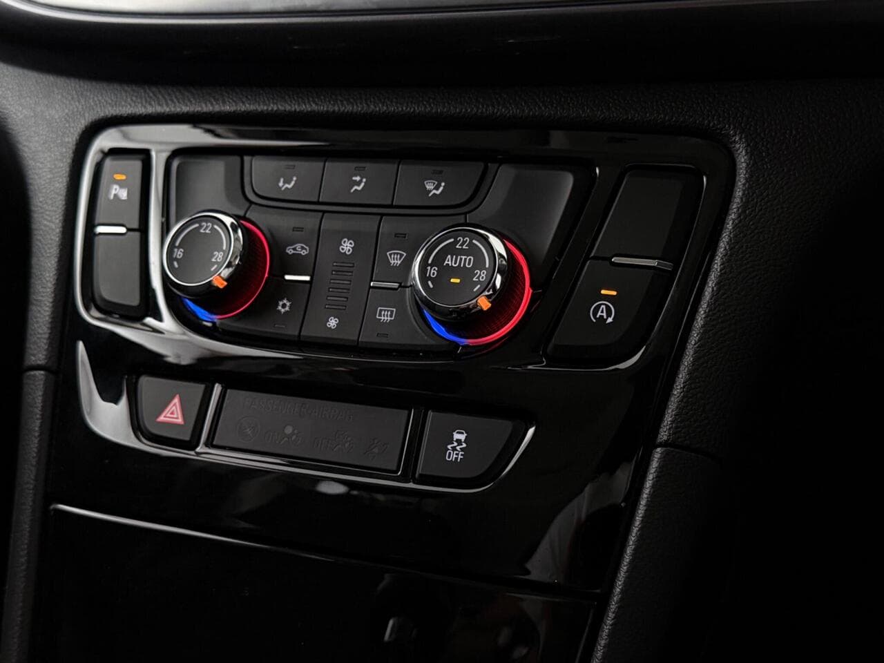 Vauxhall Mokka X thumbnail Misc Controls