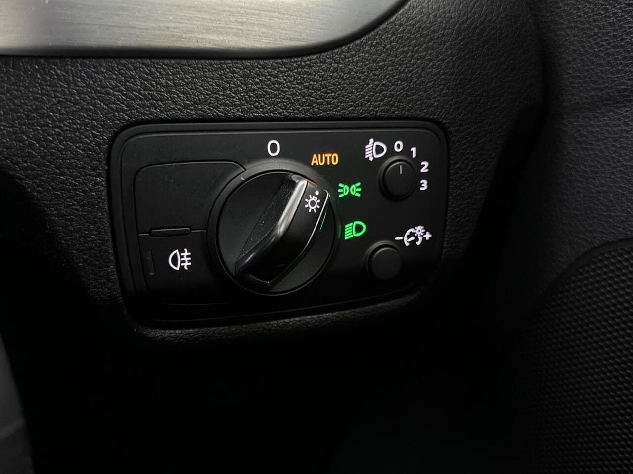 Audi Q2 thumbnail Misc Controls