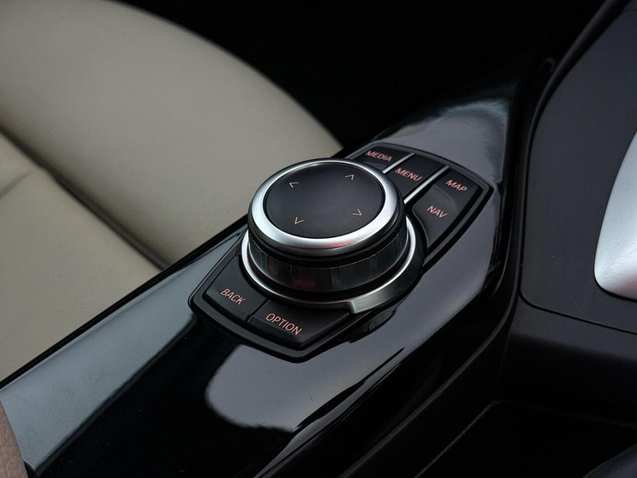 BMW 2 Series thumbnail Interior Front