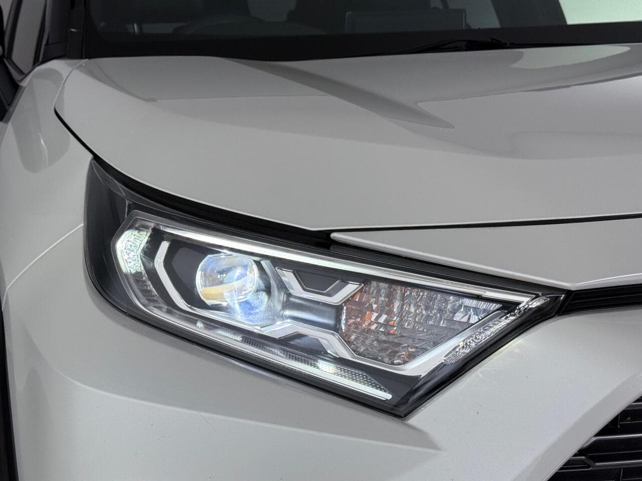 Toyota RAV4 thumbnail Lights Front