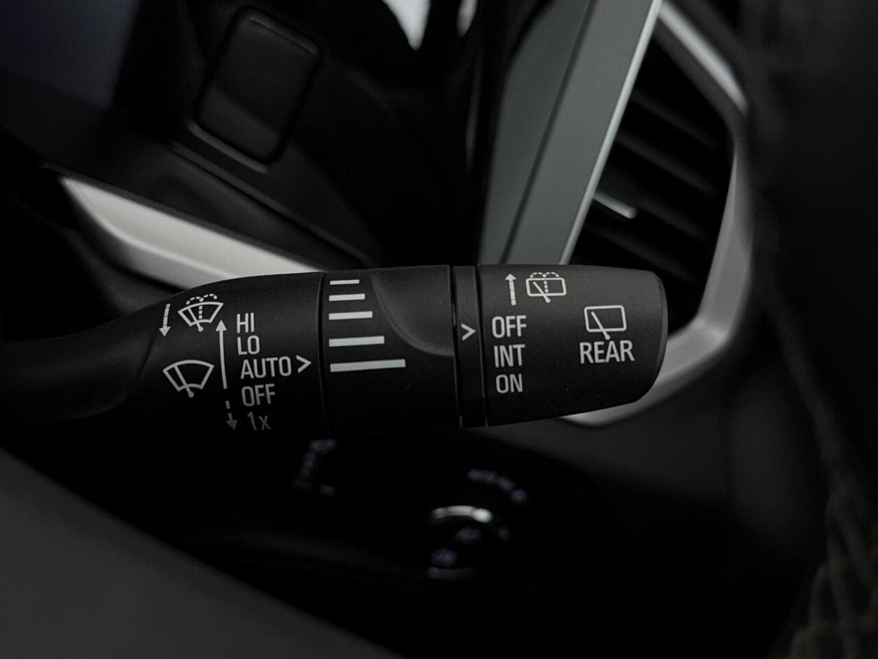 Vauxhall Grandland thumbnail Misc Controls