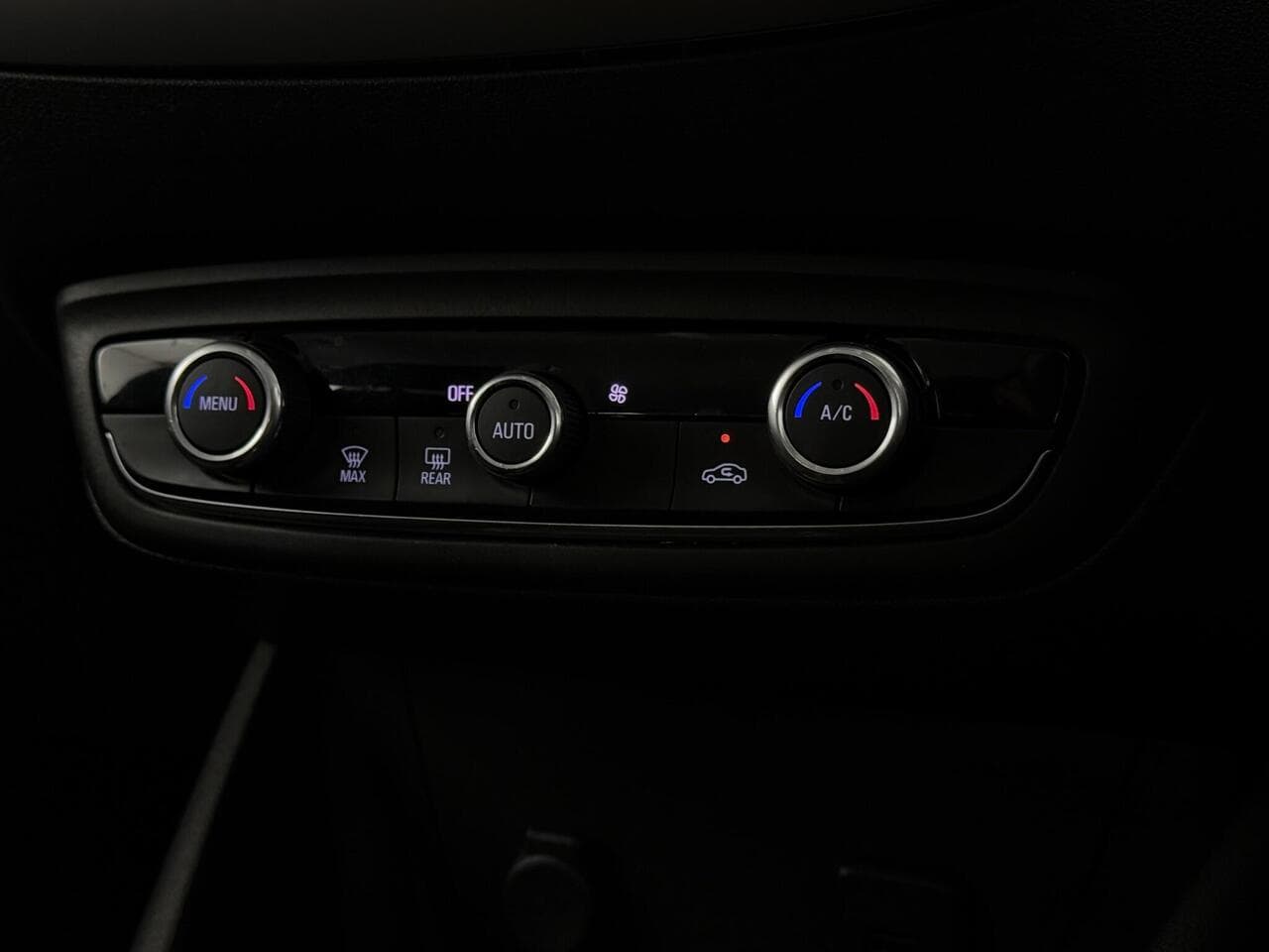Vauxhall Crossland X thumbnail Misc Controls