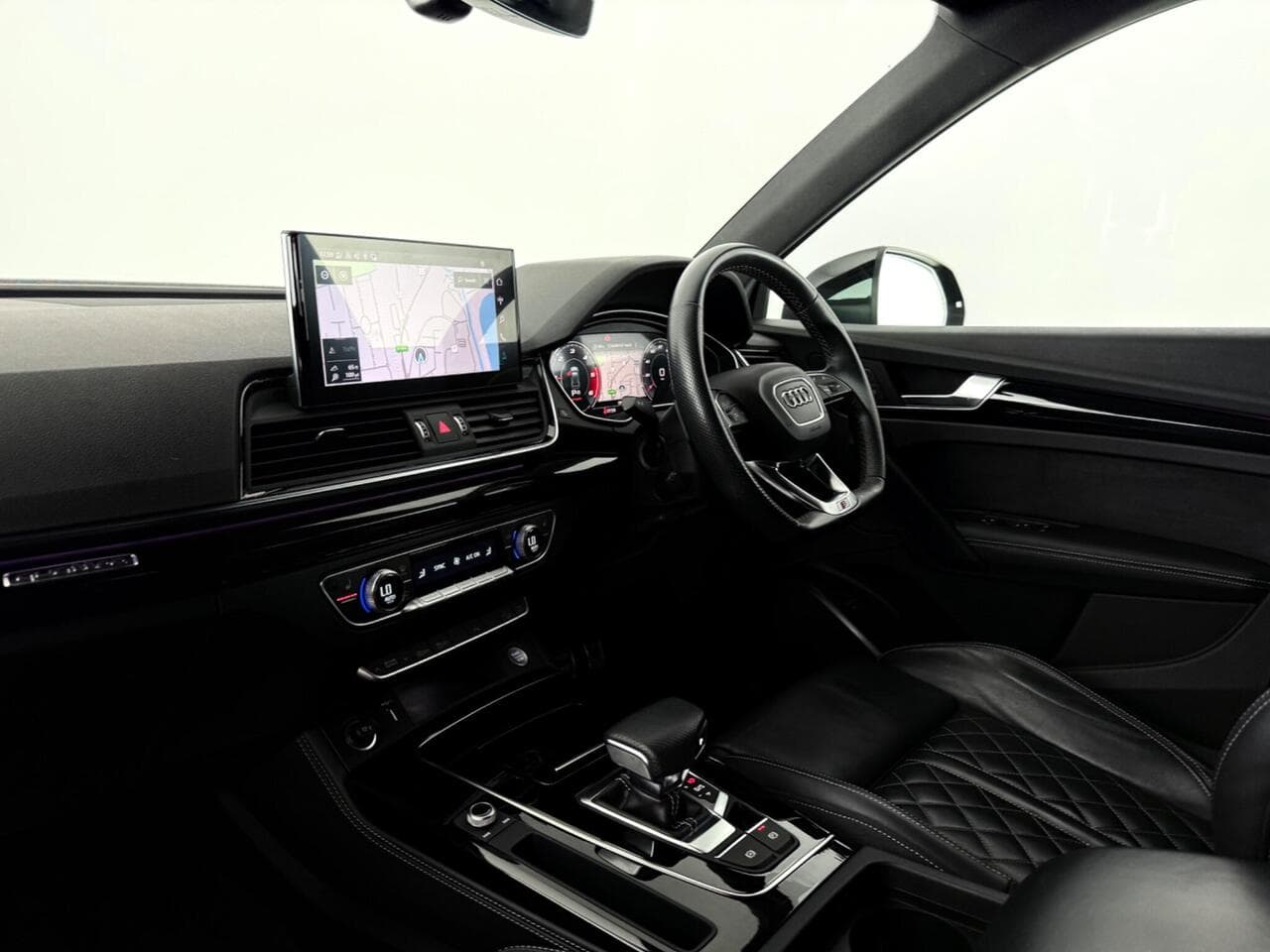 Audi Q5 thumbnail Interior Front