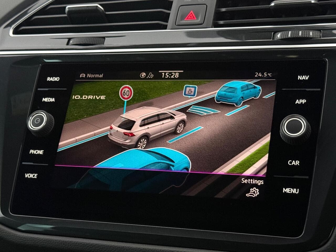 Volkswagen Tiguan thumbnail Infotainment System