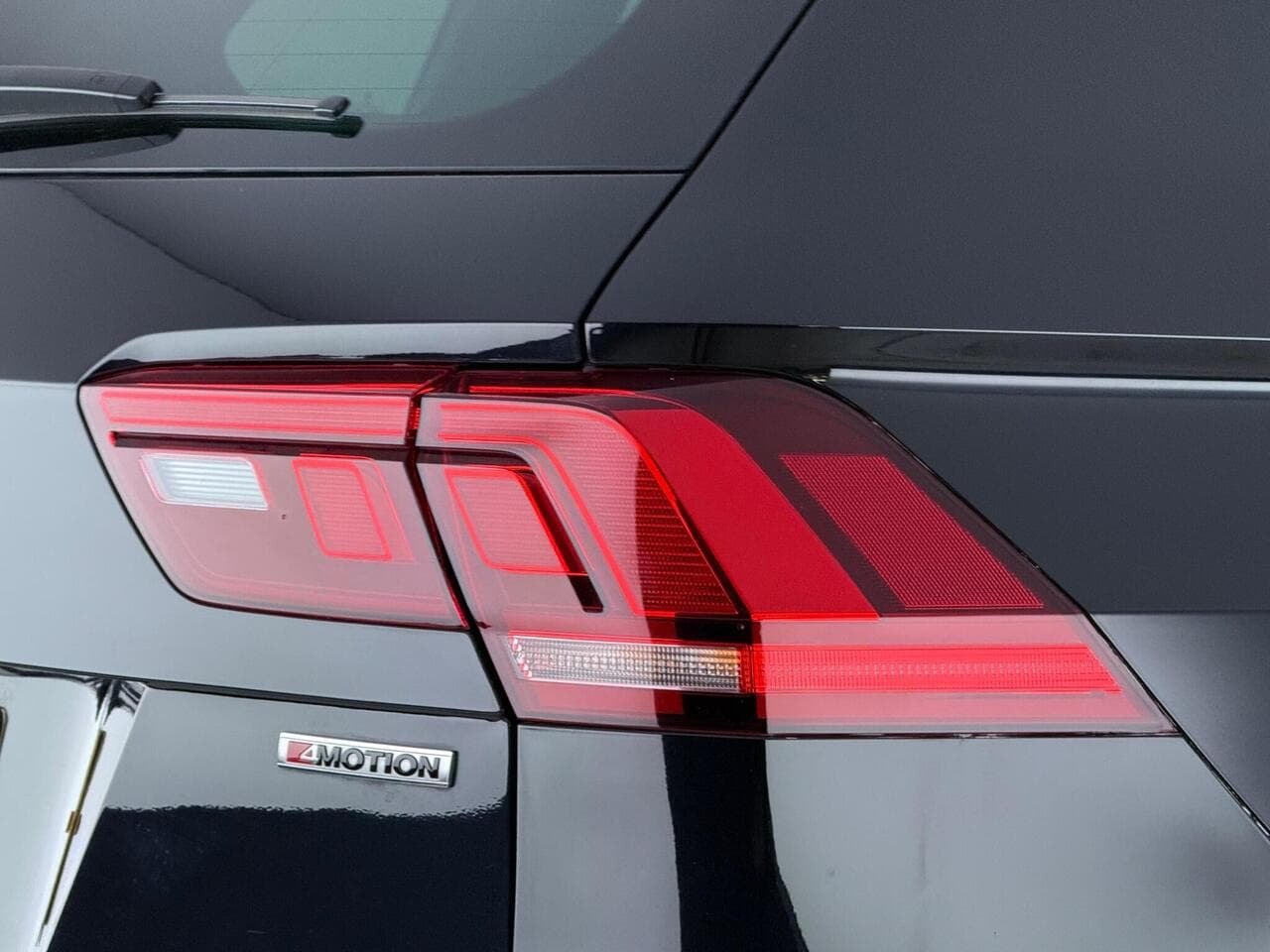 Volkswagen Tiguan thumbnail Lights Rear