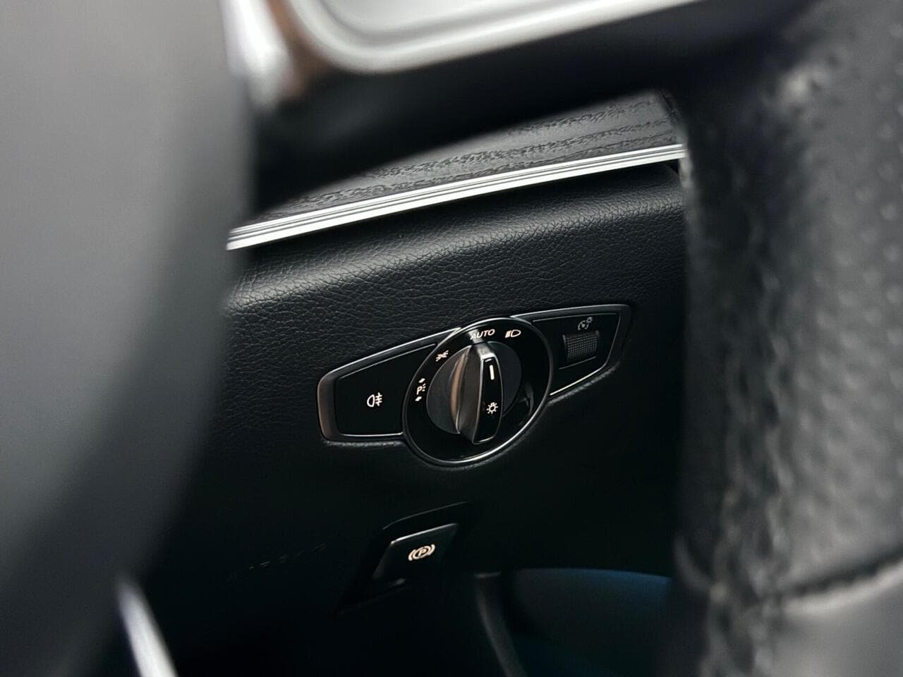 Mercedes-Benz E Class thumbnail Misc Controls