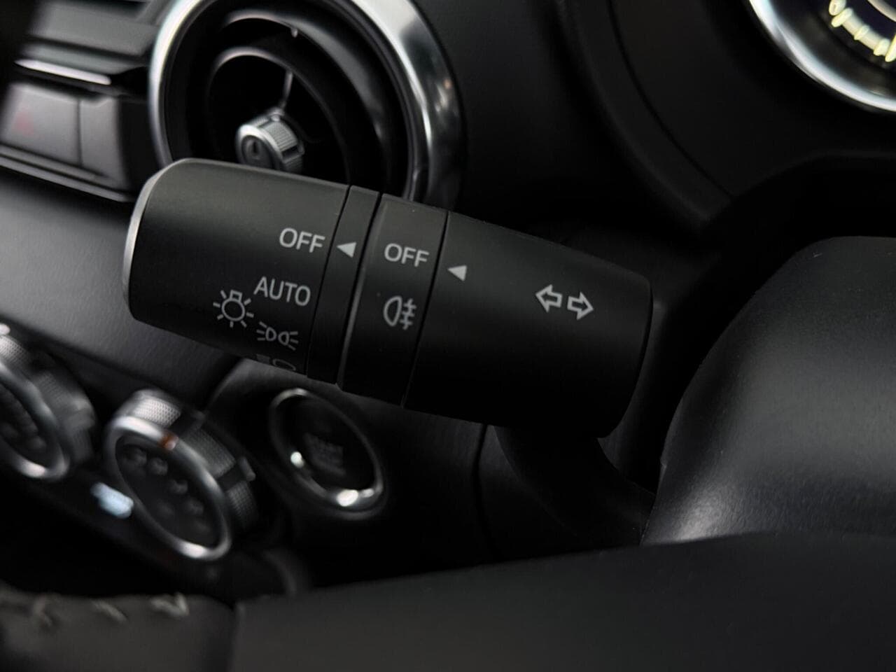 Mazda MX-5 thumbnail Misc Controls