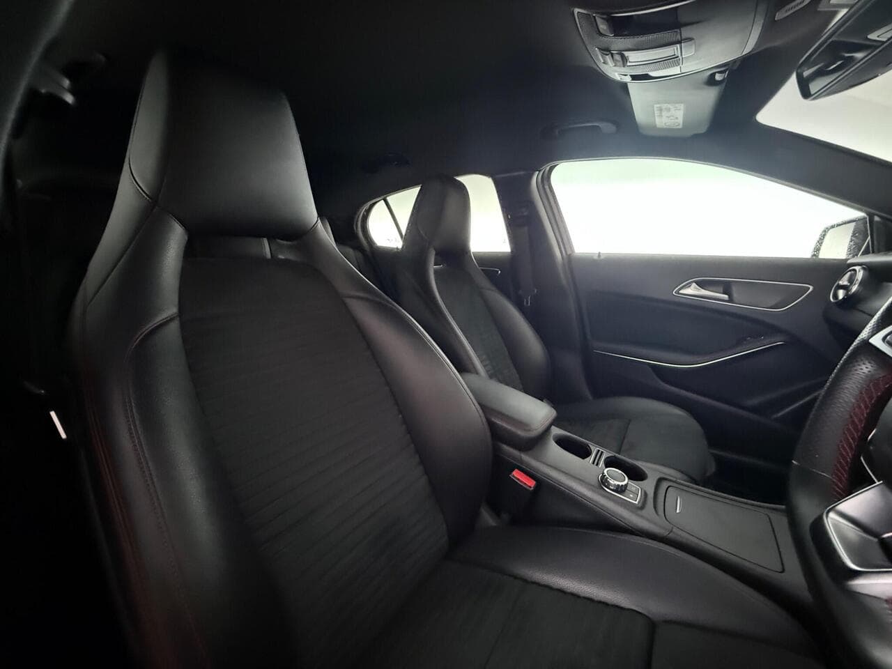 Mercedes-Benz GLA thumbnail Seat Front Passenger
