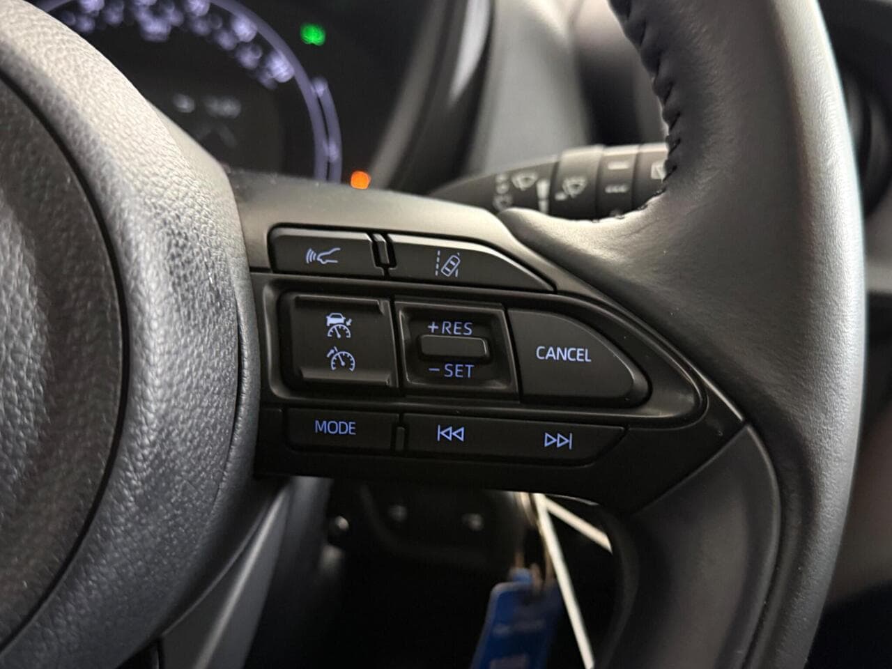 Toyota Aygo X thumbnail Misc Controls