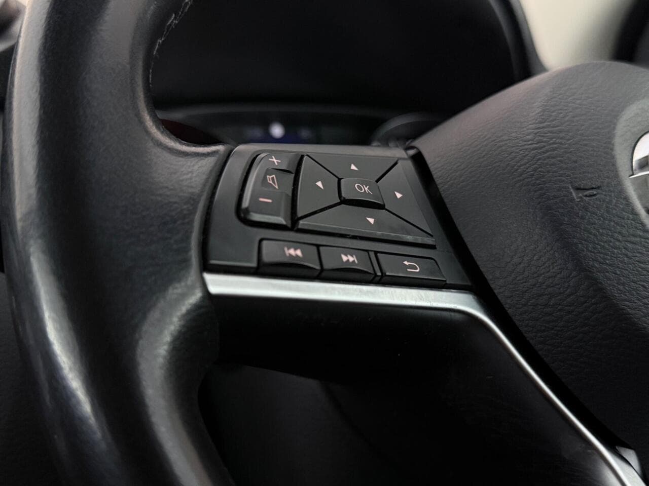 Nissan Qashqai thumbnail Misc Controls