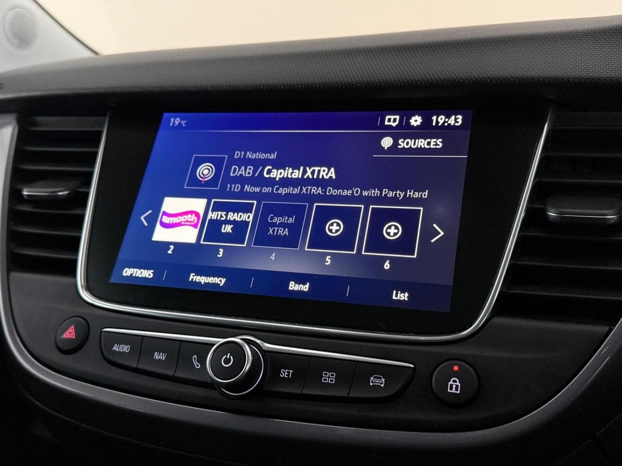 Vauxhall Crossland X thumbnail Infotainment System